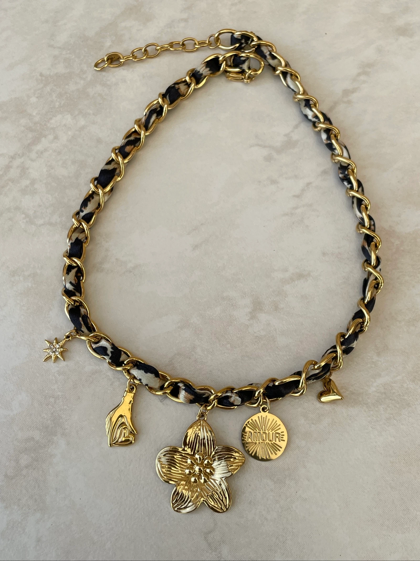 Collar cadena unisexe de acero inoxidable y tela satinada – photo 2